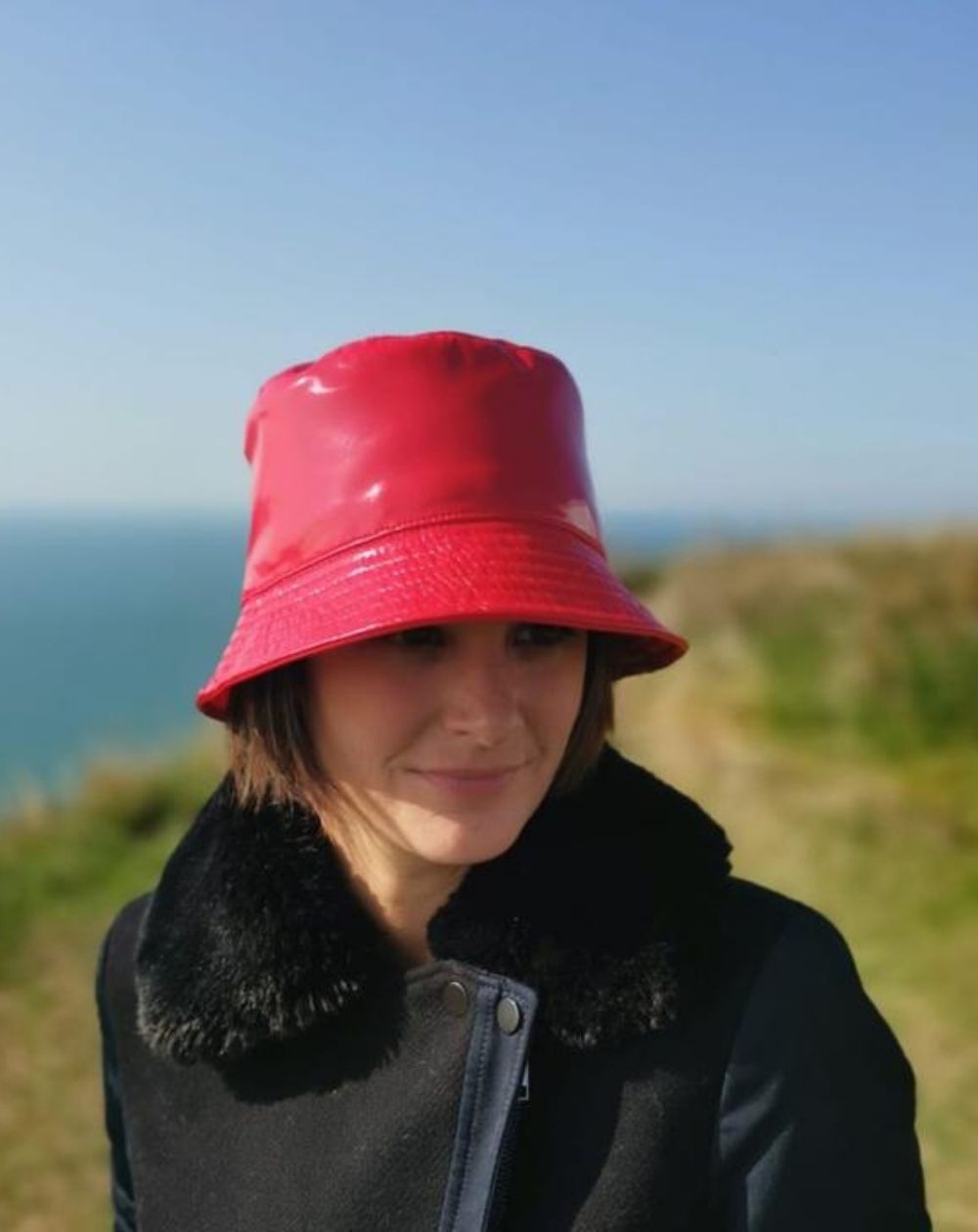 Chapeau de pluie vinyle femme rétro chic intemporel made in Île de Ré